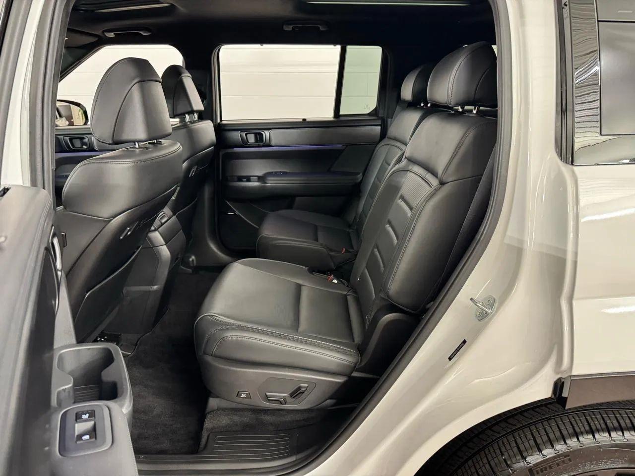 Hyundai Santa Fe Calligraphy AWD 2025