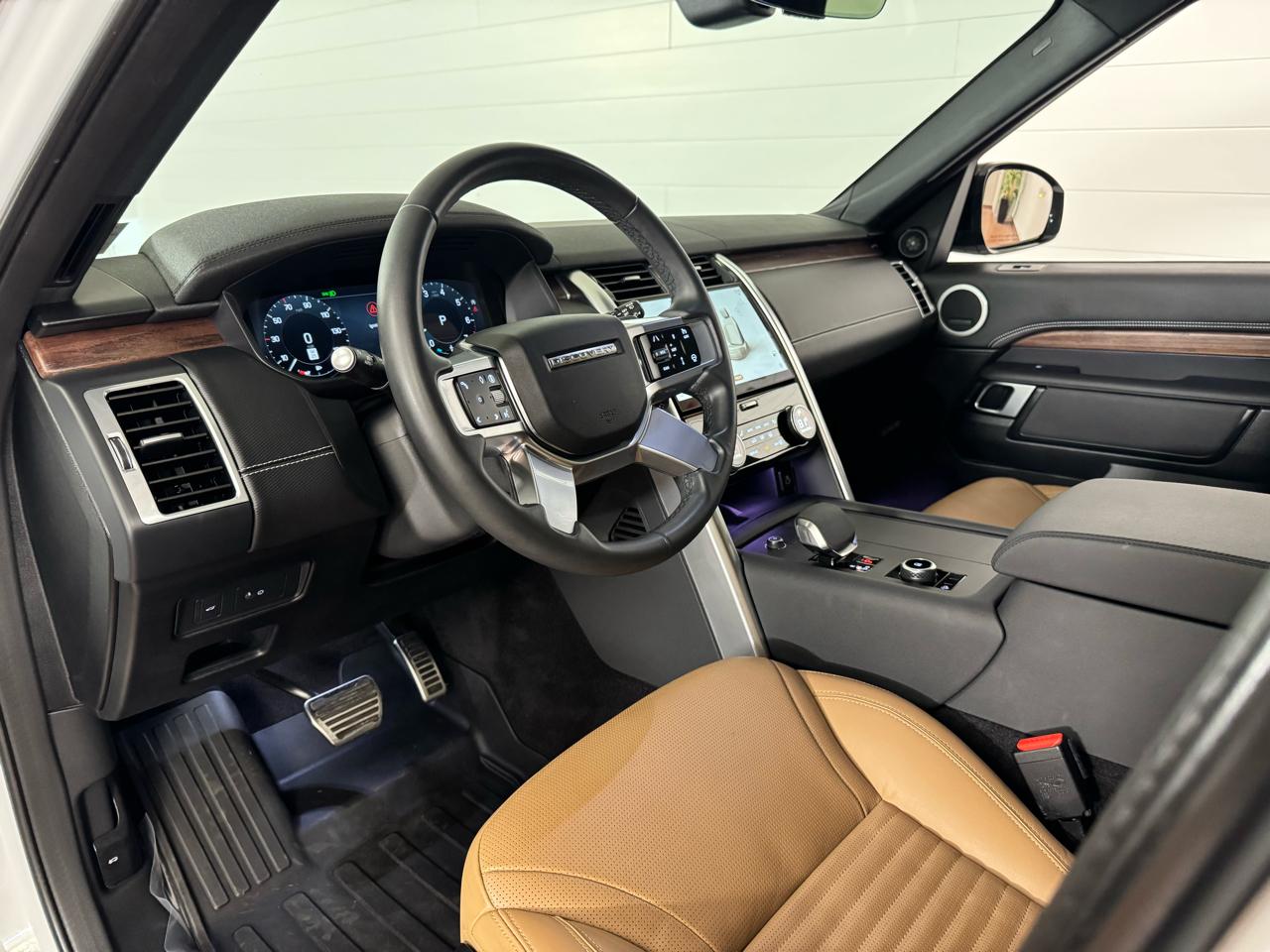 Land Rover Discovery P300 Dyanmic SE 2024