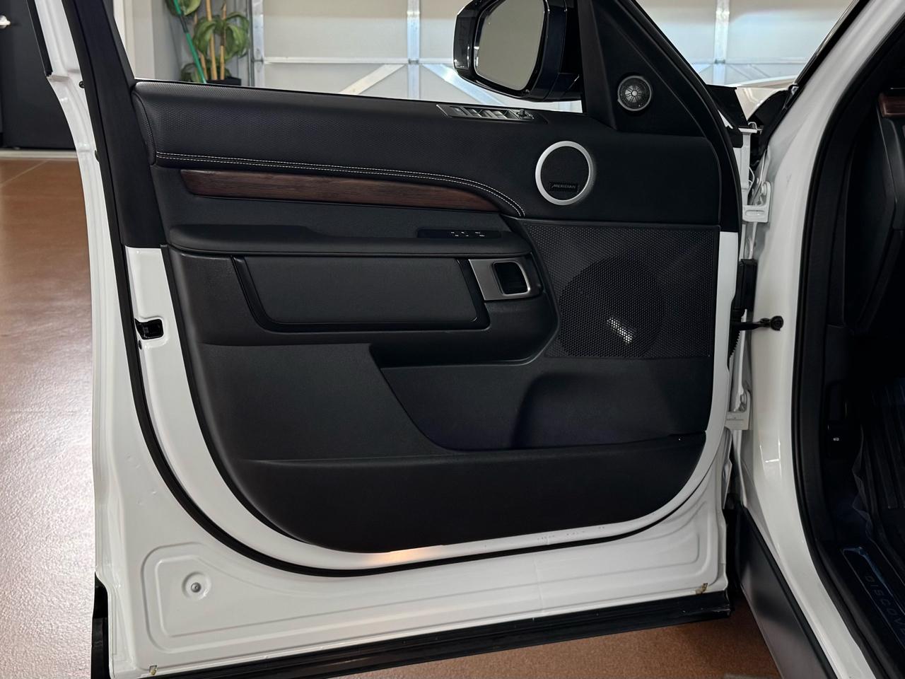 Land Rover Discovery P300 Dyanmic SE 2024