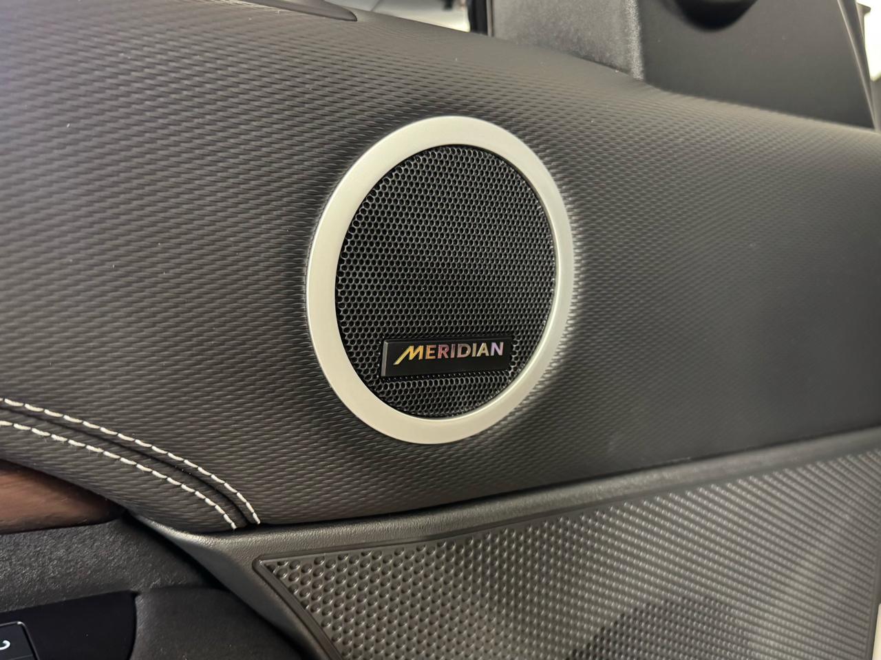 Land Rover Discovery P300 Dyanmic SE 2024