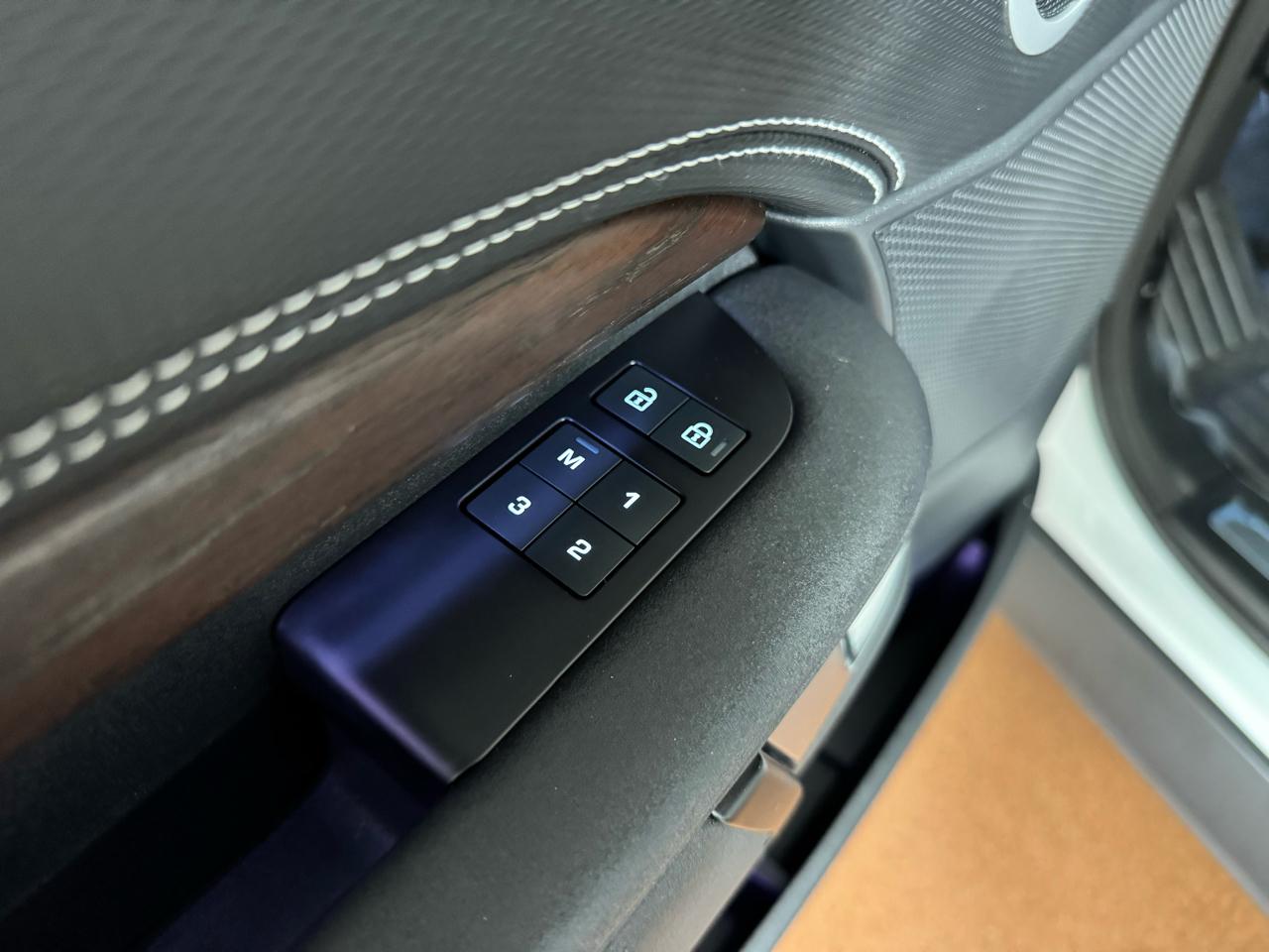 Land Rover Discovery P300 Dyanmic SE 2024