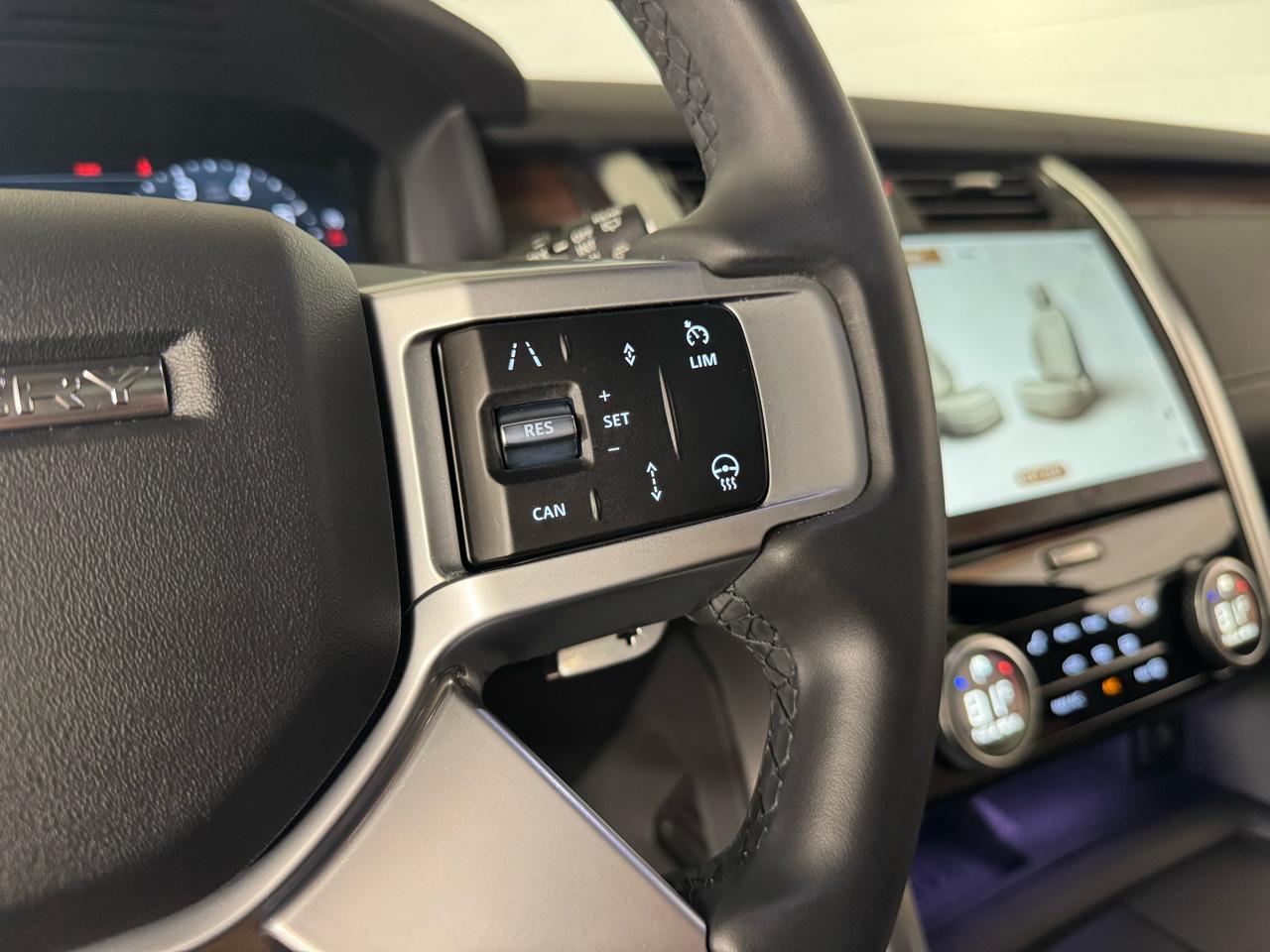 Land Rover Discovery P300 Dyanmic SE 2024