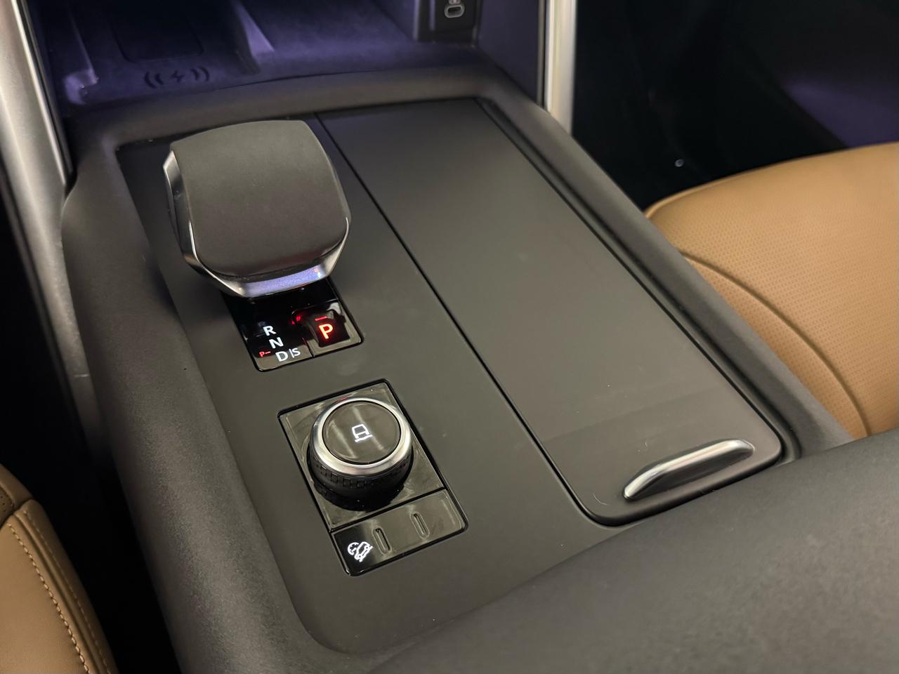 Land Rover Discovery P300 Dyanmic SE 2024