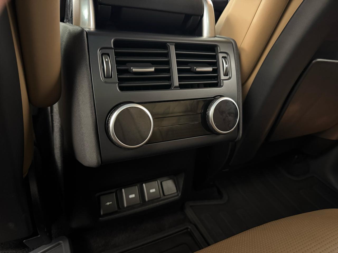 Land Rover Discovery P300 Dyanmic SE 2024