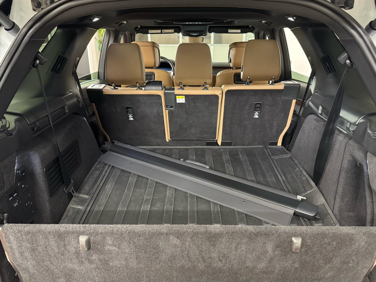 Land Rover Discovery P300 Dyanmic SE 2024