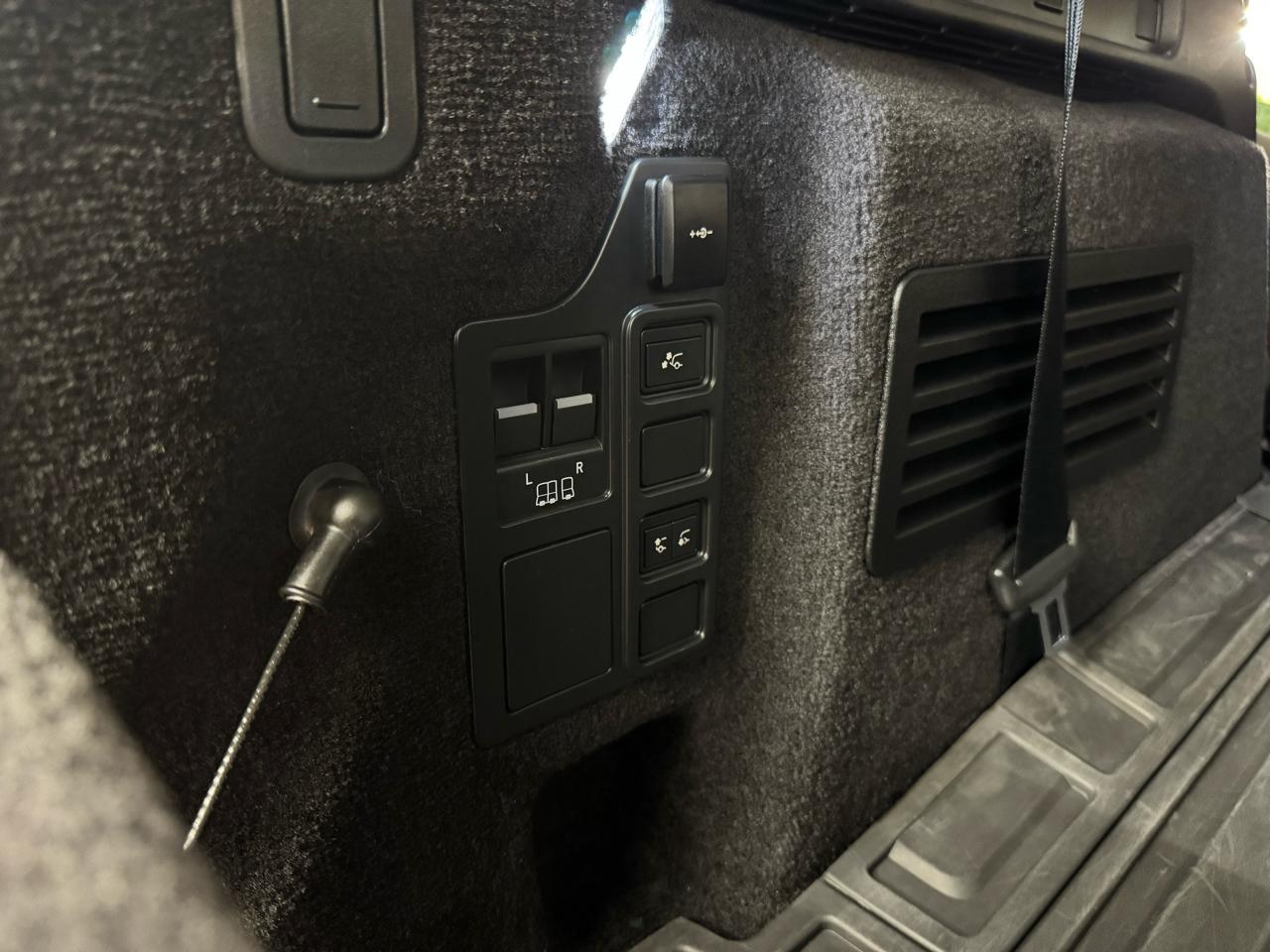 Land Rover Discovery P300 Dyanmic SE 2024