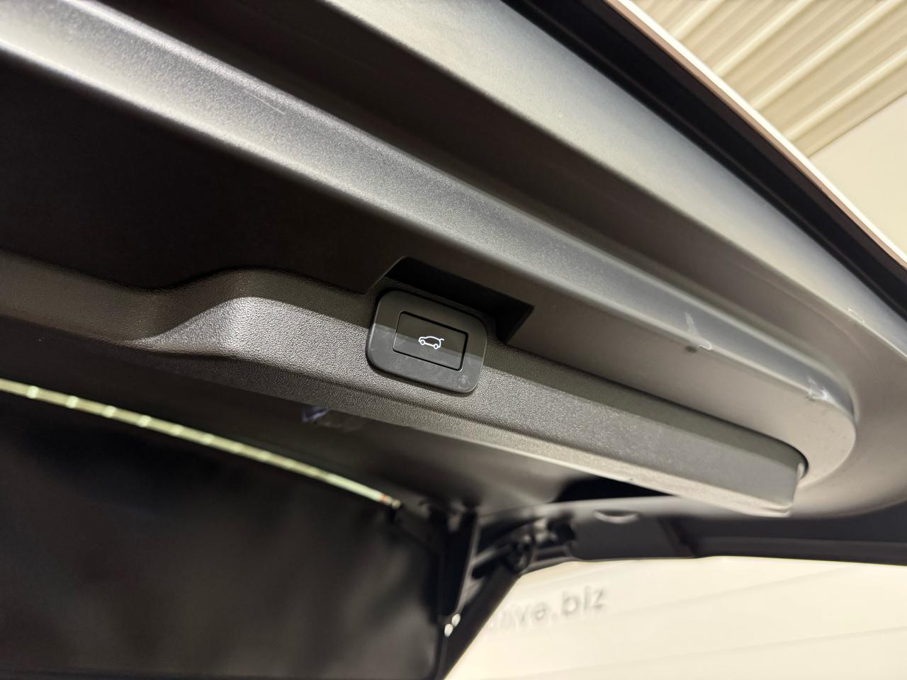 Land Rover Discovery P300 Dyanmic SE 2024