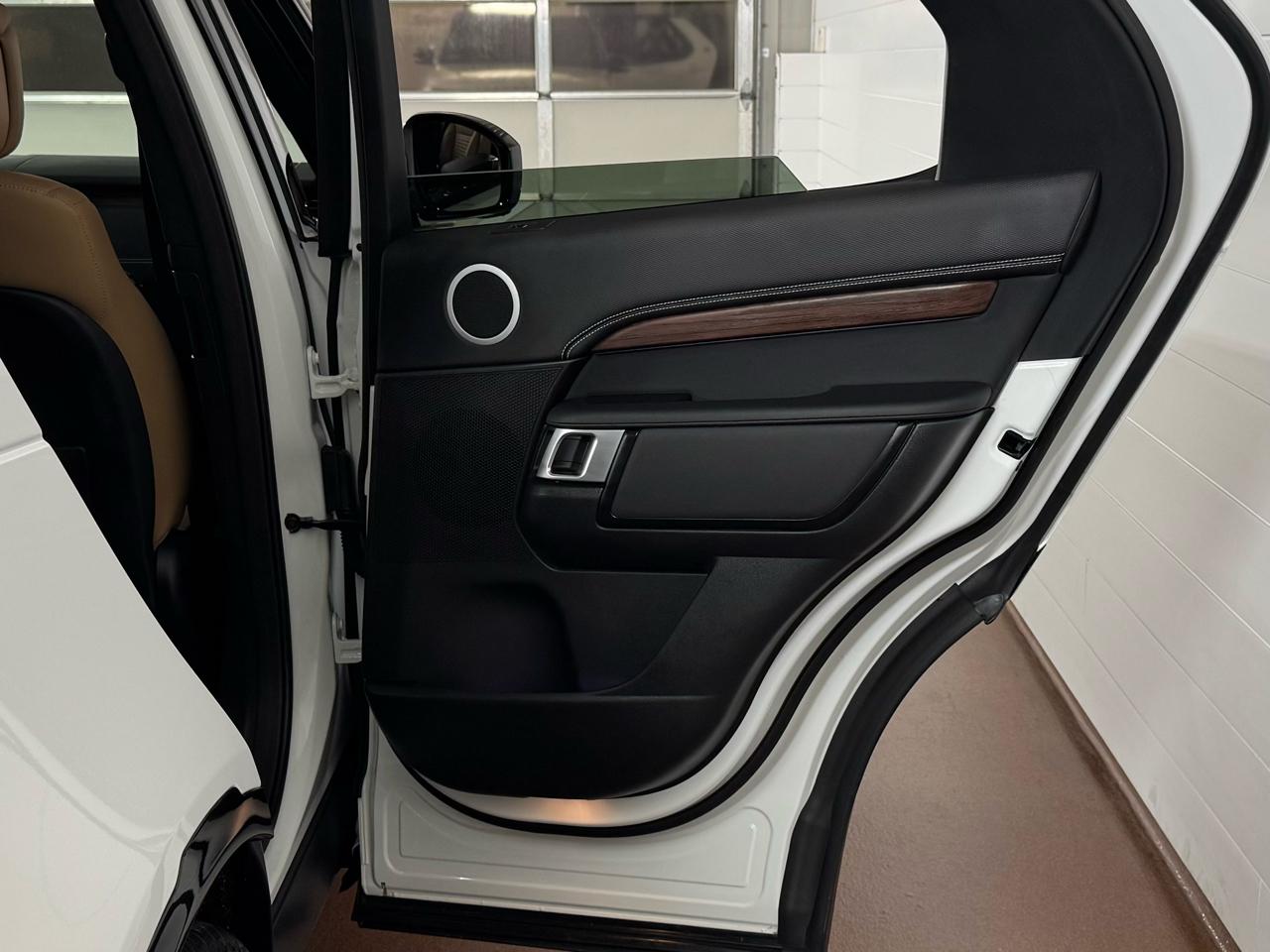 Land Rover Discovery P300 Dyanmic SE 2024