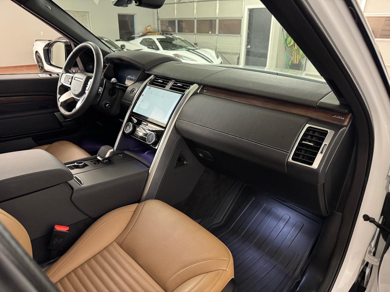 Land Rover Discovery P300 Dyanmic SE 2024