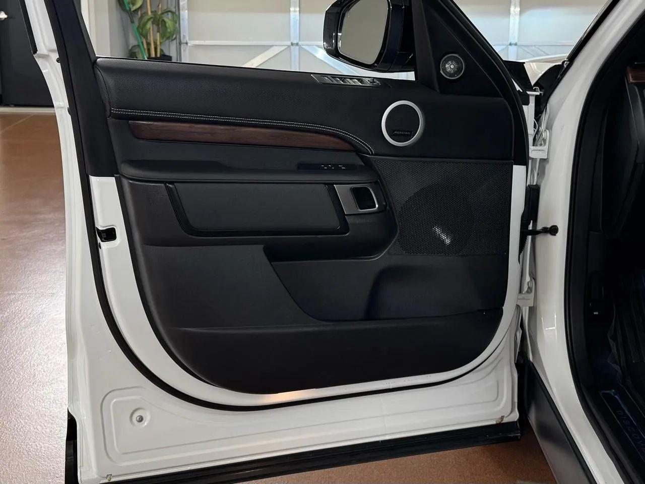 Land Rover Discovery P300 Dynamic SE 2024