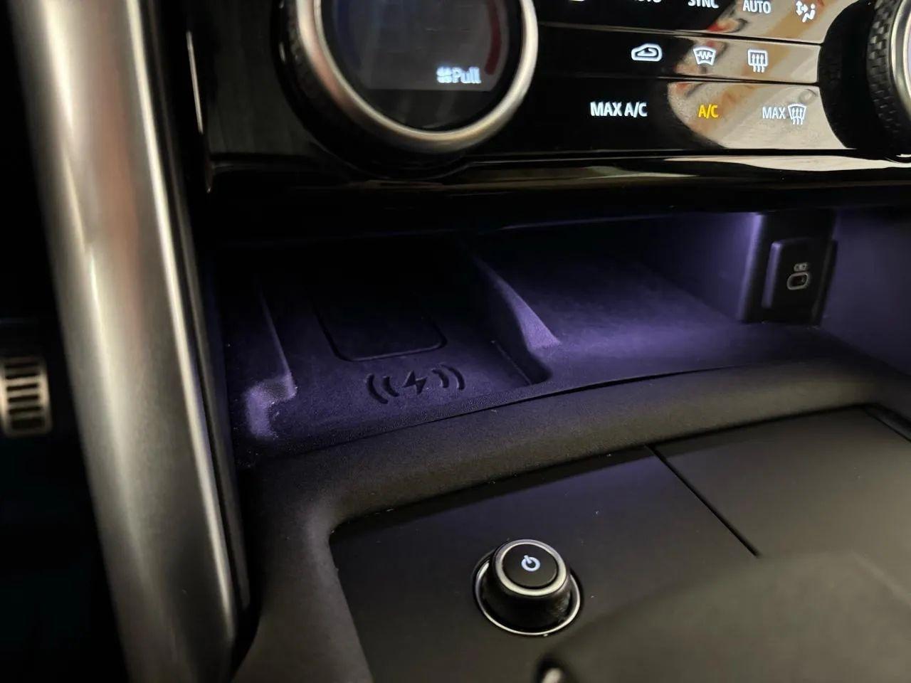 Land Rover Discovery P300 Dynamic SE 2024