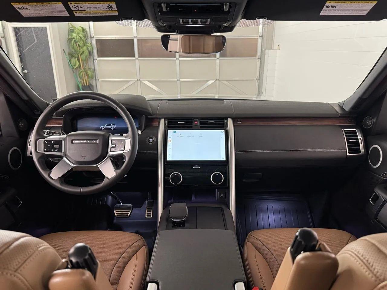 Land Rover Discovery P300 Dynamic SE 2024
