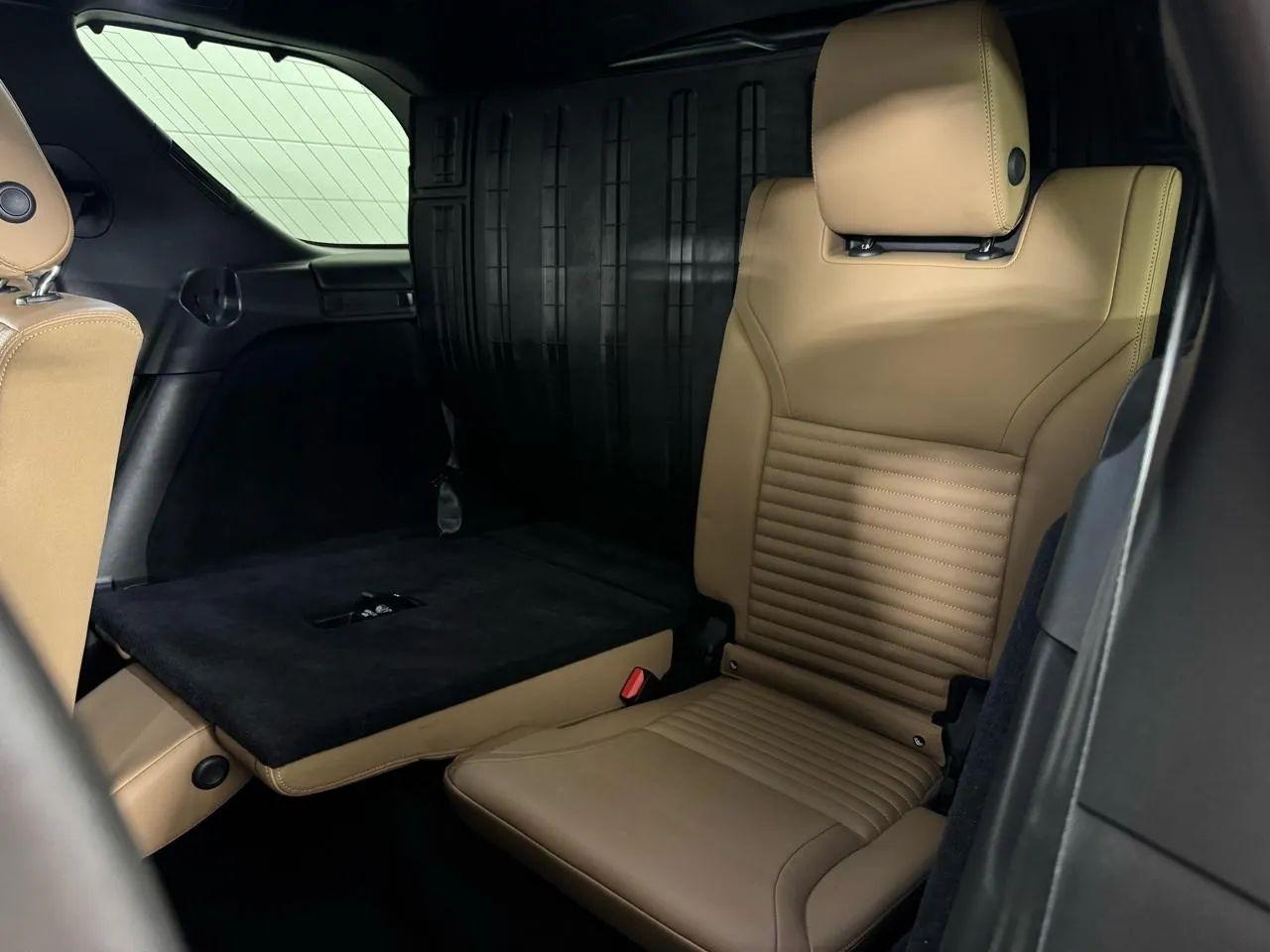 Land Rover Discovery P300 Dynamic SE 2024