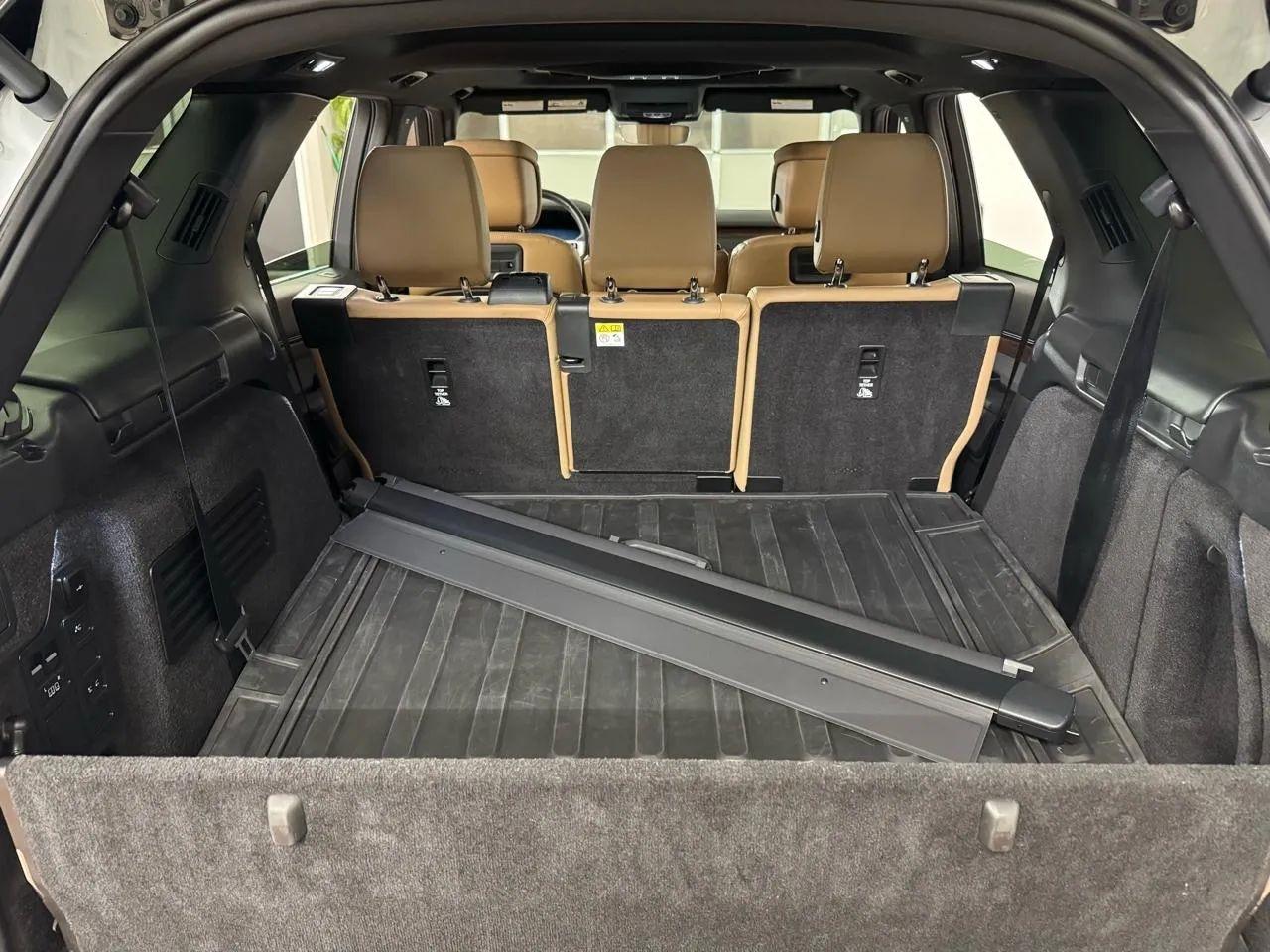 Land Rover Discovery P300 Dynamic SE 2024