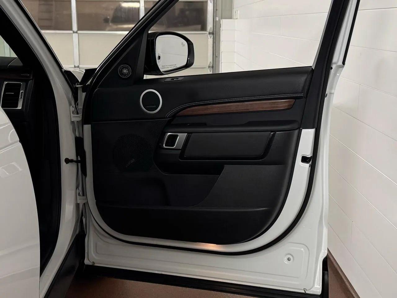 Land Rover Discovery P300 Dynamic SE 2024