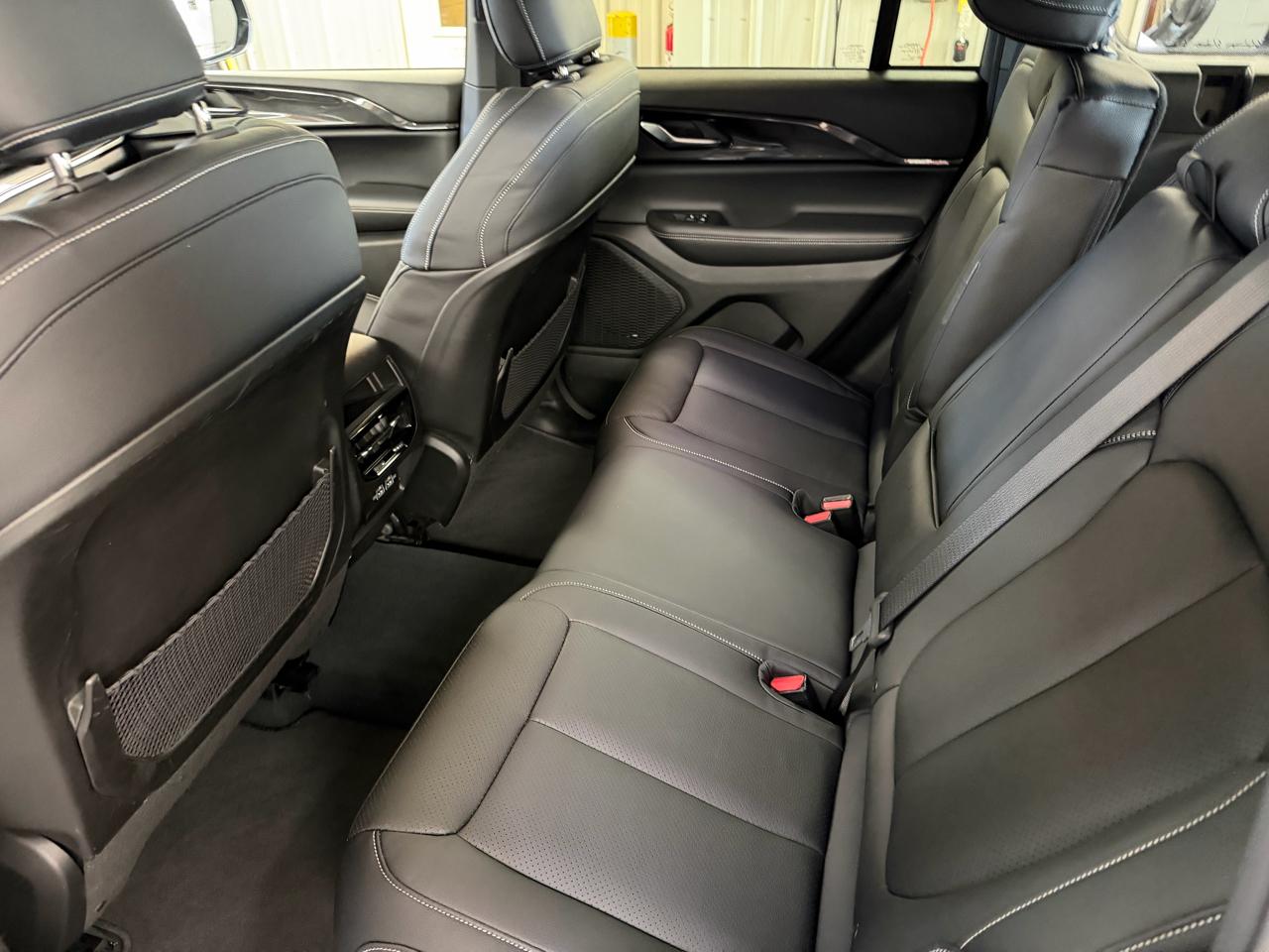 Jeep Grand Cherokee Laredo 4WD 2023