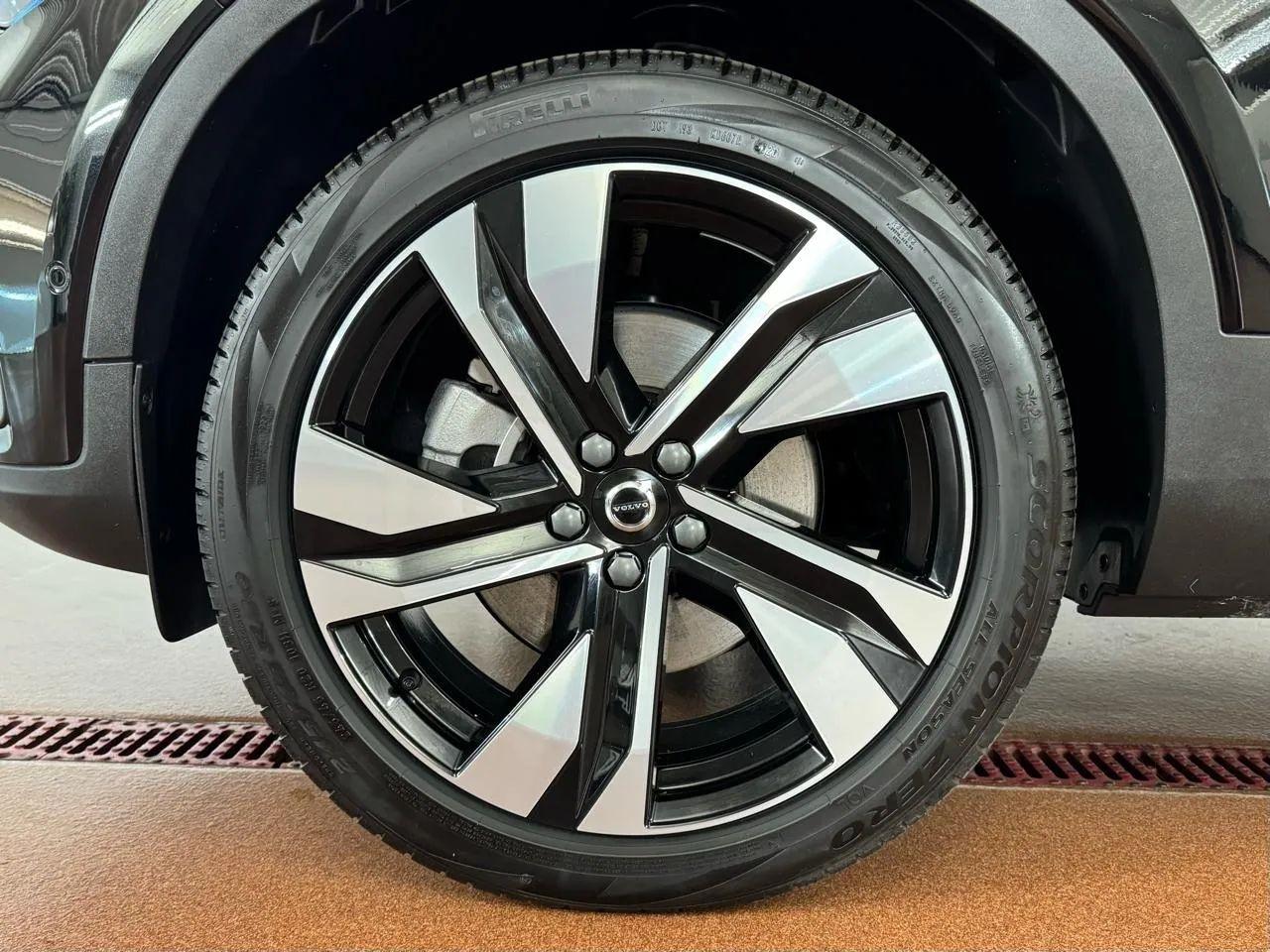 Volvo XC40  2024