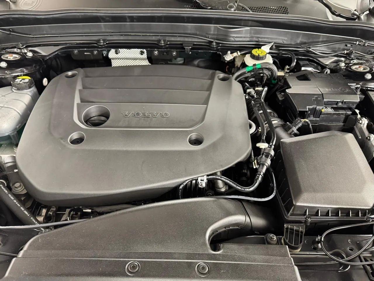 Volvo XC40  2024