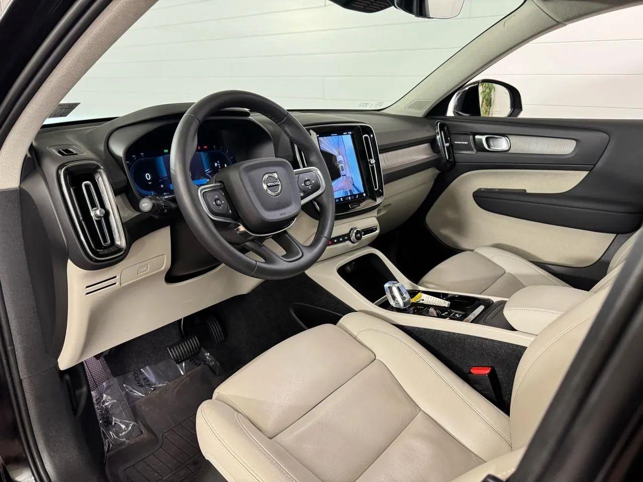 Volvo XC40  2024