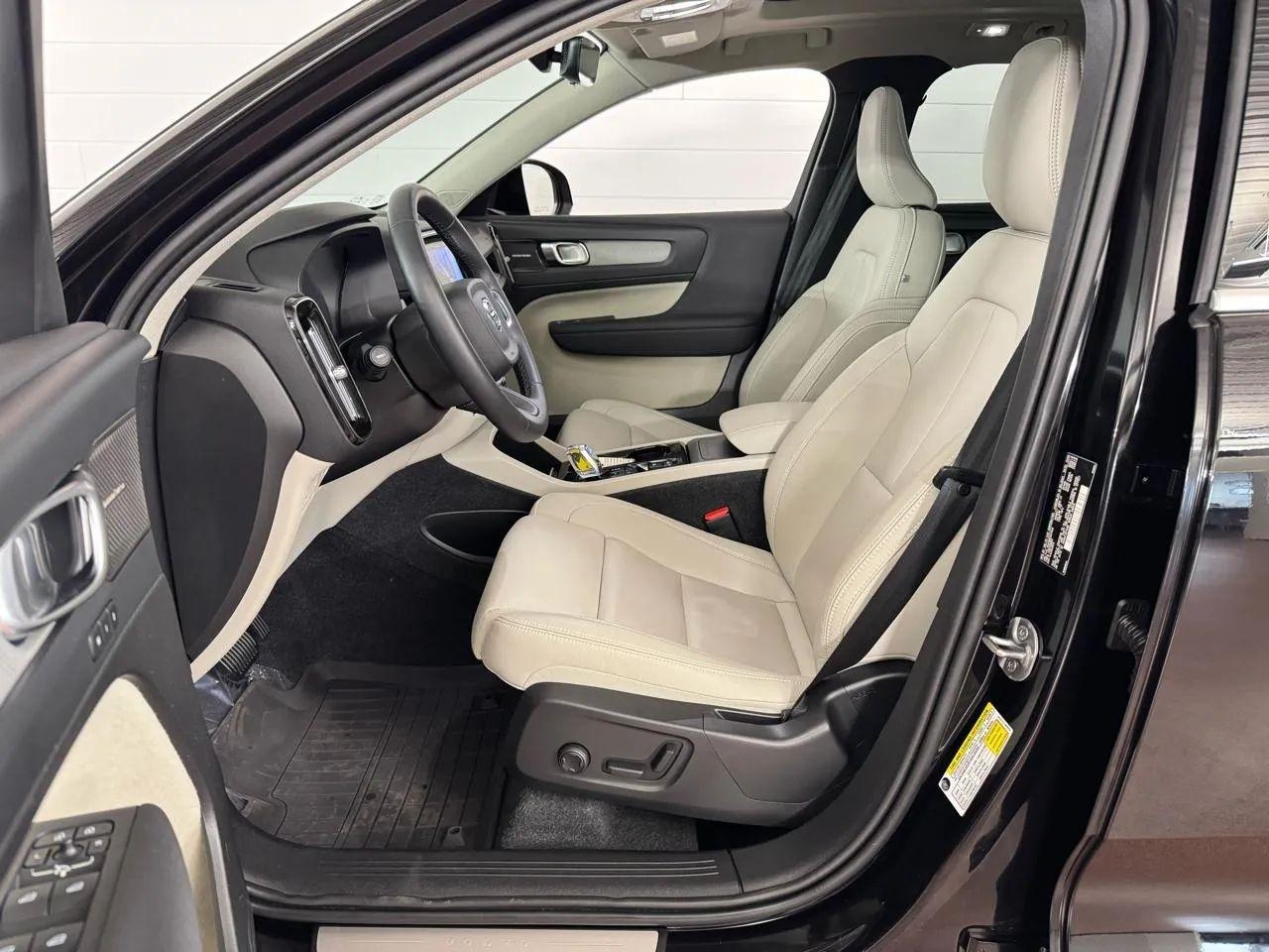 Volvo XC40  2024