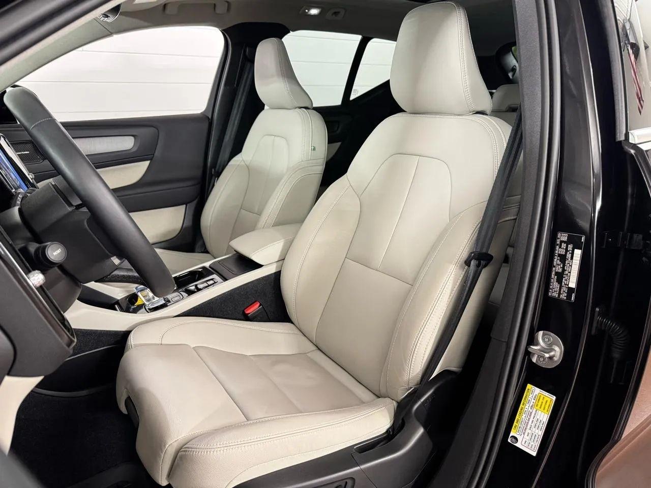 Volvo XC40  2024