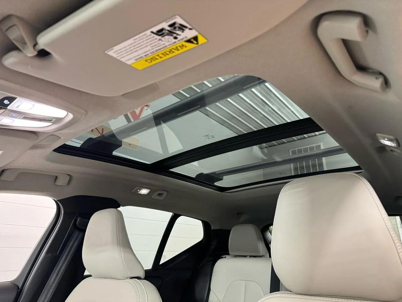 Volvo XC40  2024