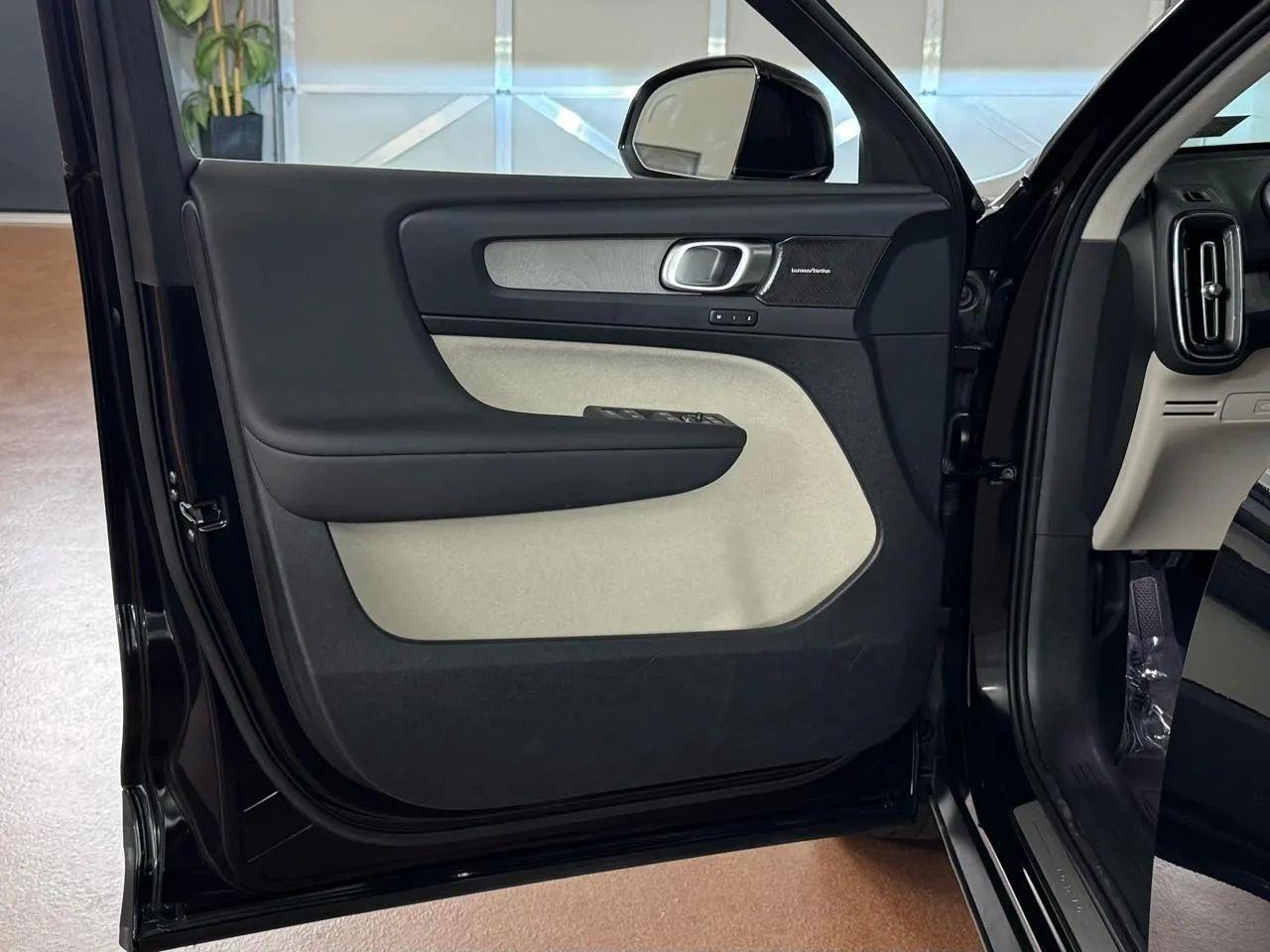 Volvo XC40  2024