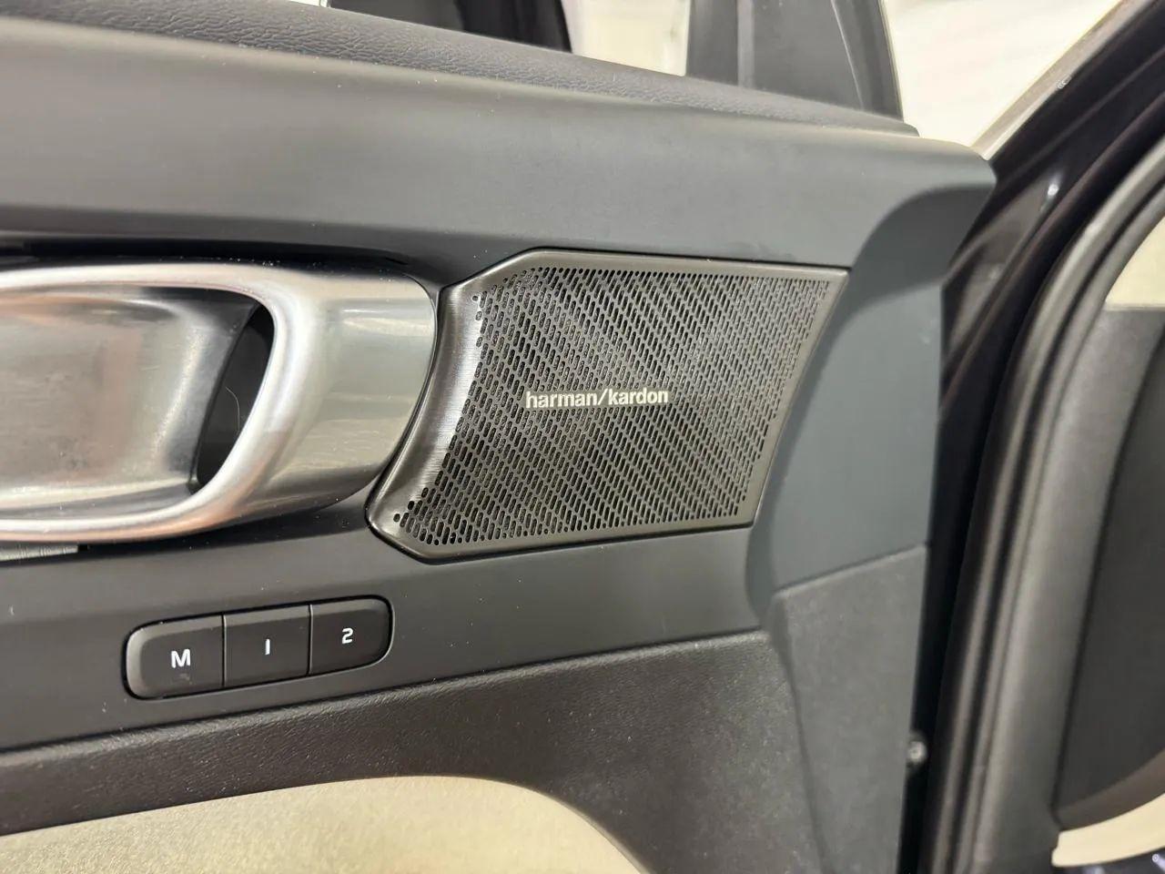 Volvo XC40  2024