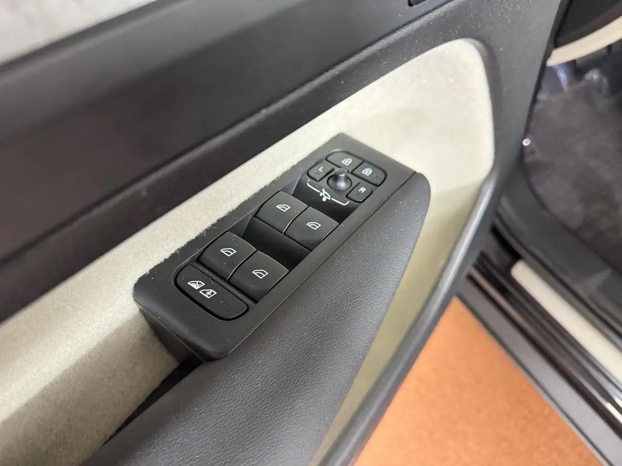 Volvo XC40  2024
