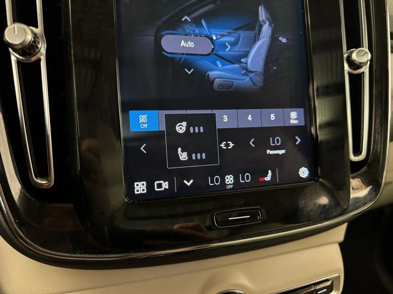 Volvo XC40  2024