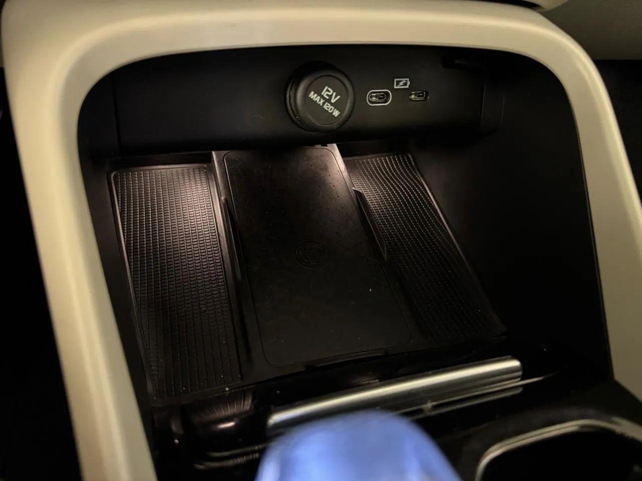 Volvo XC40  2024