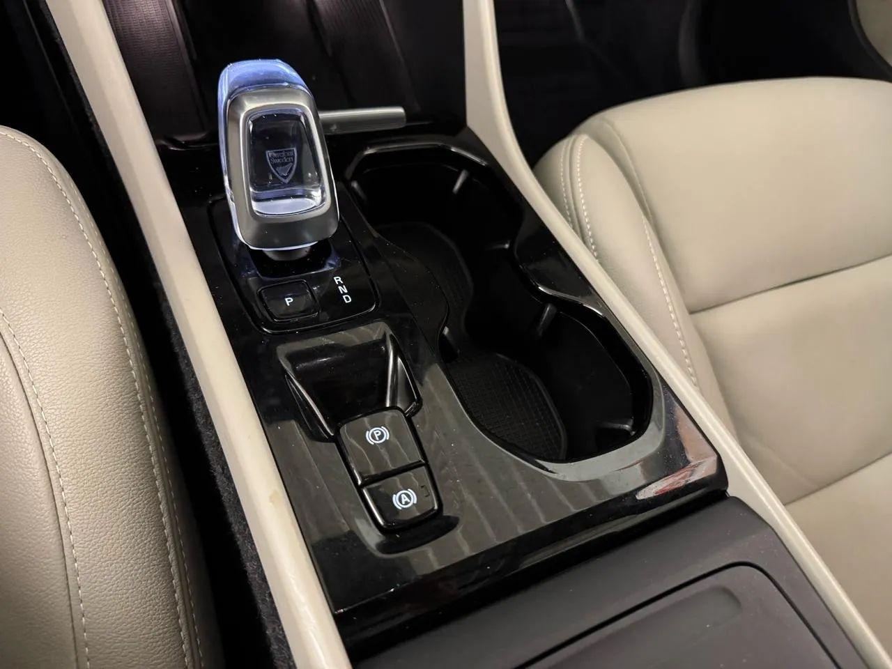 Volvo XC40  2024