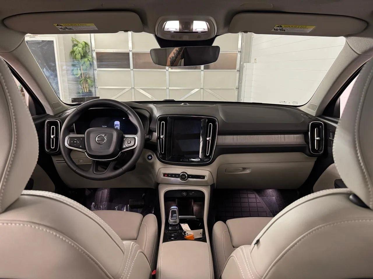 Volvo XC40  2024