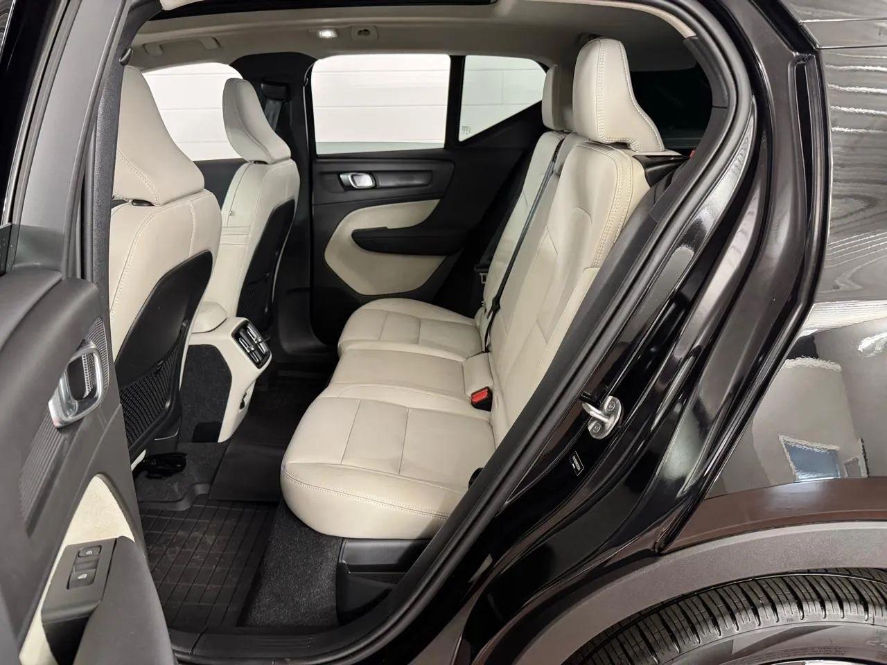 Volvo XC40  2024
