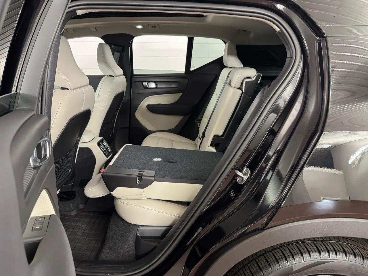 Volvo XC40  2024