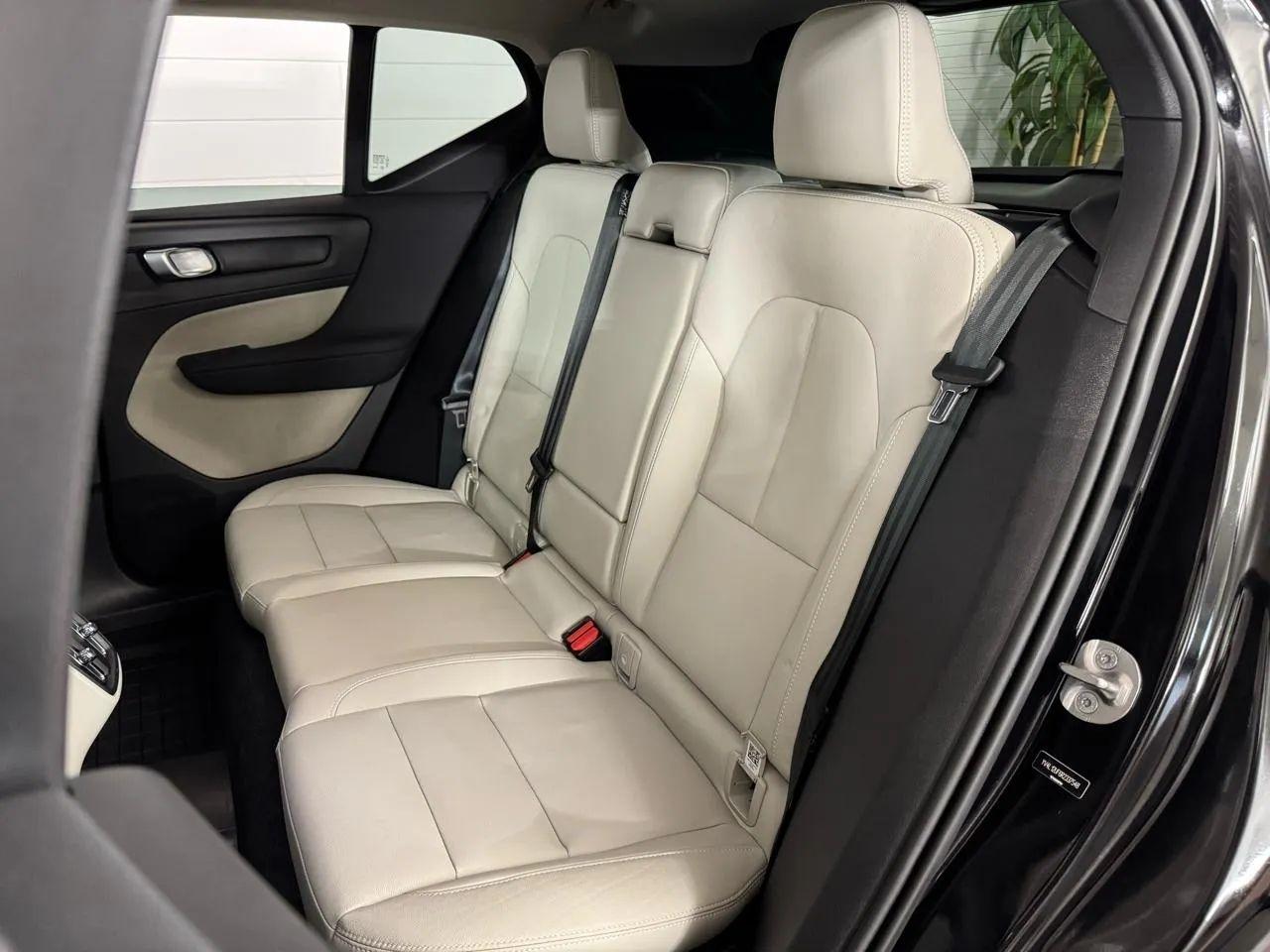 Volvo XC40  2024