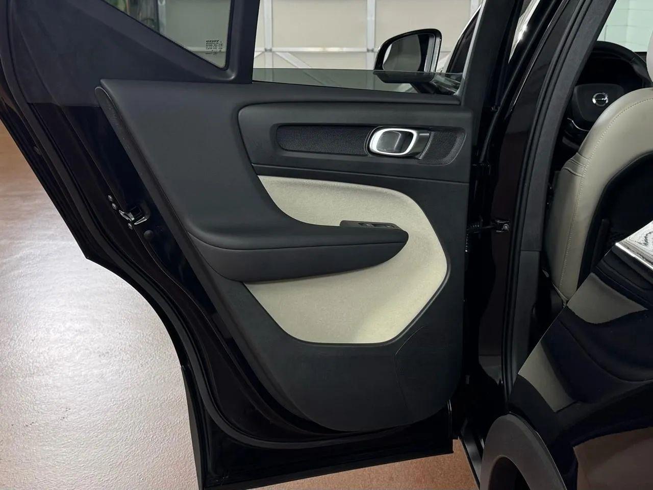 Volvo XC40  2024