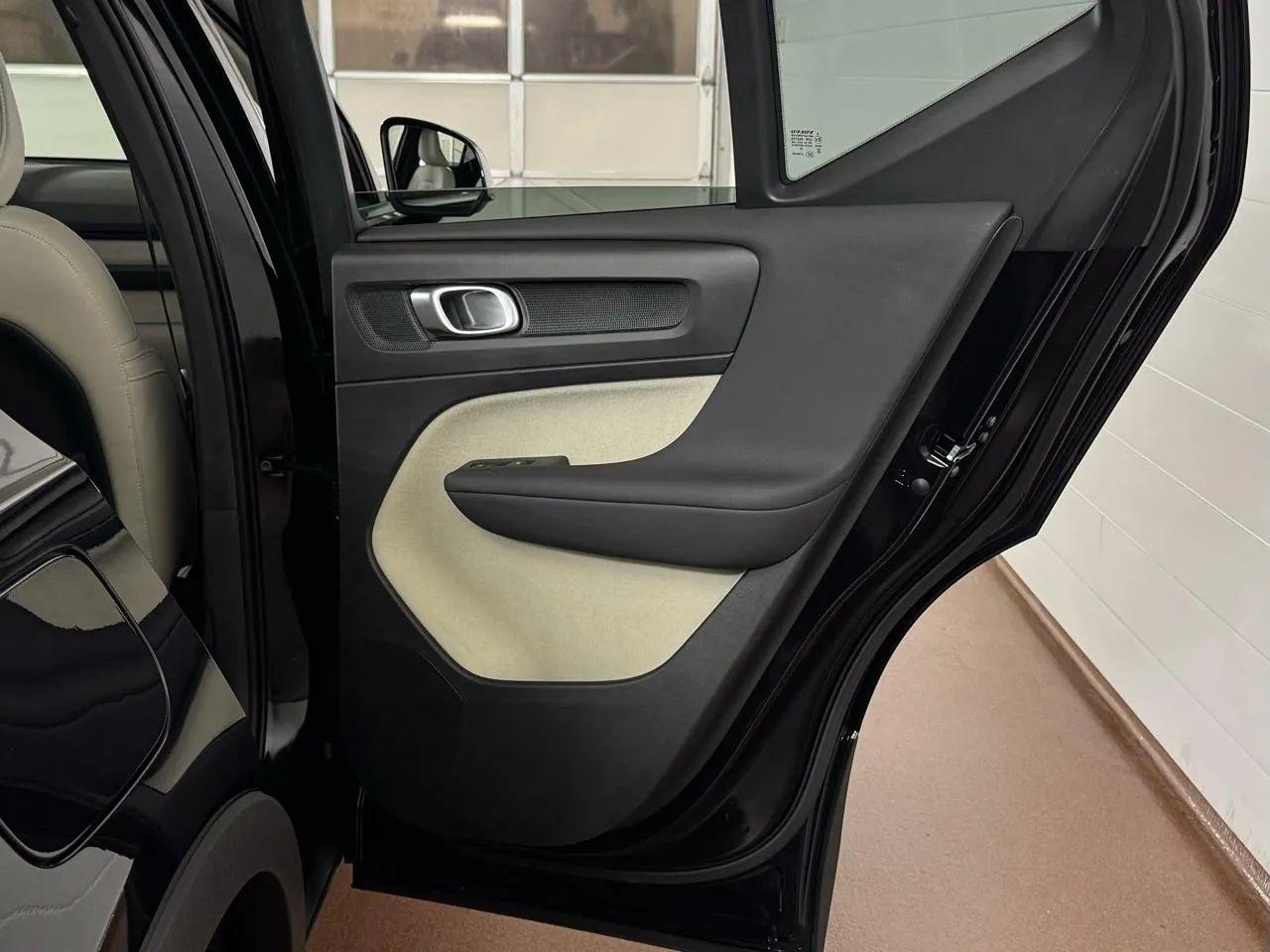 Volvo XC40  2024