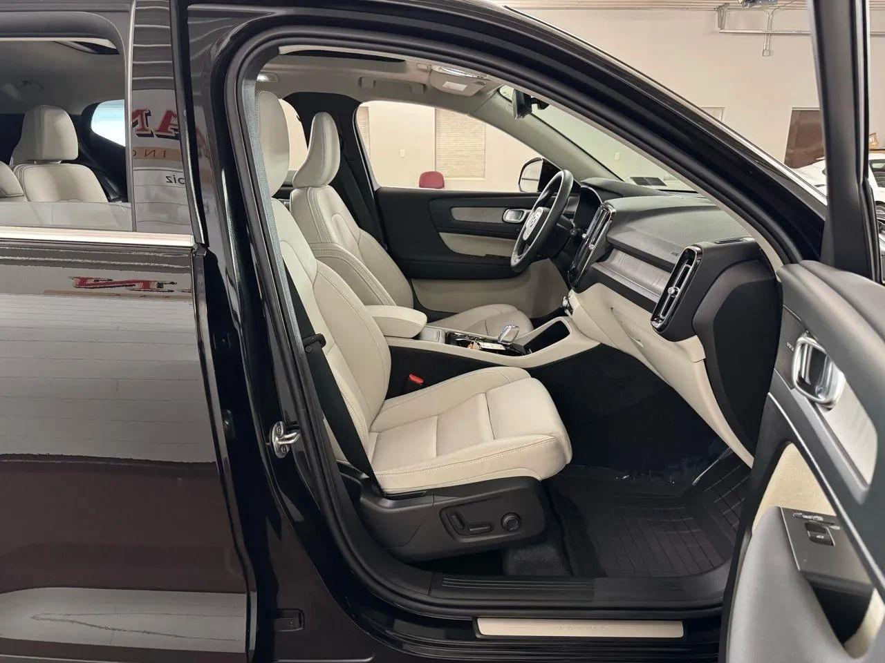 Volvo XC40  2024
