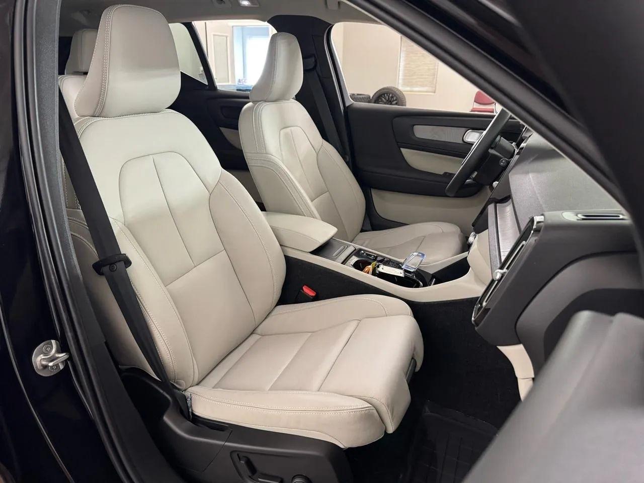 Volvo XC40  2024