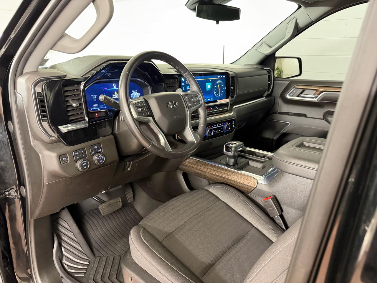 Chevrolet Silverado 1500 RST Crew Cab Long Box 4WD 2022