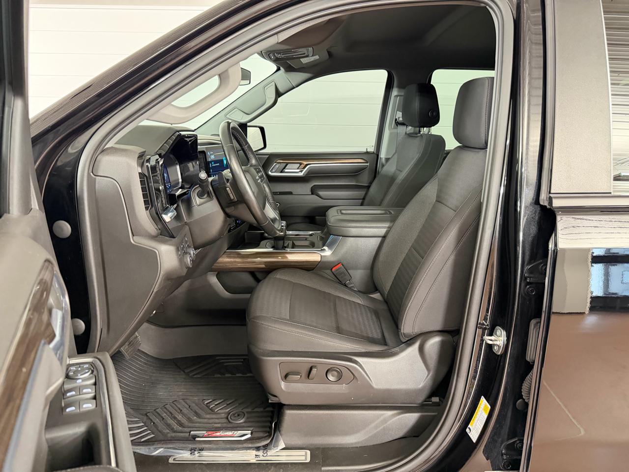 Chevrolet Silverado 1500 RST Crew Cab Long Box 4WD 2022