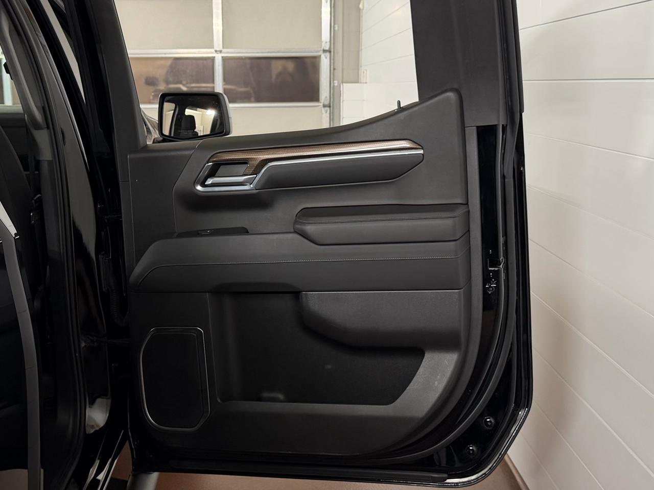 Chevrolet Silverado 1500 RST Crew Cab Long Box 4WD 2022