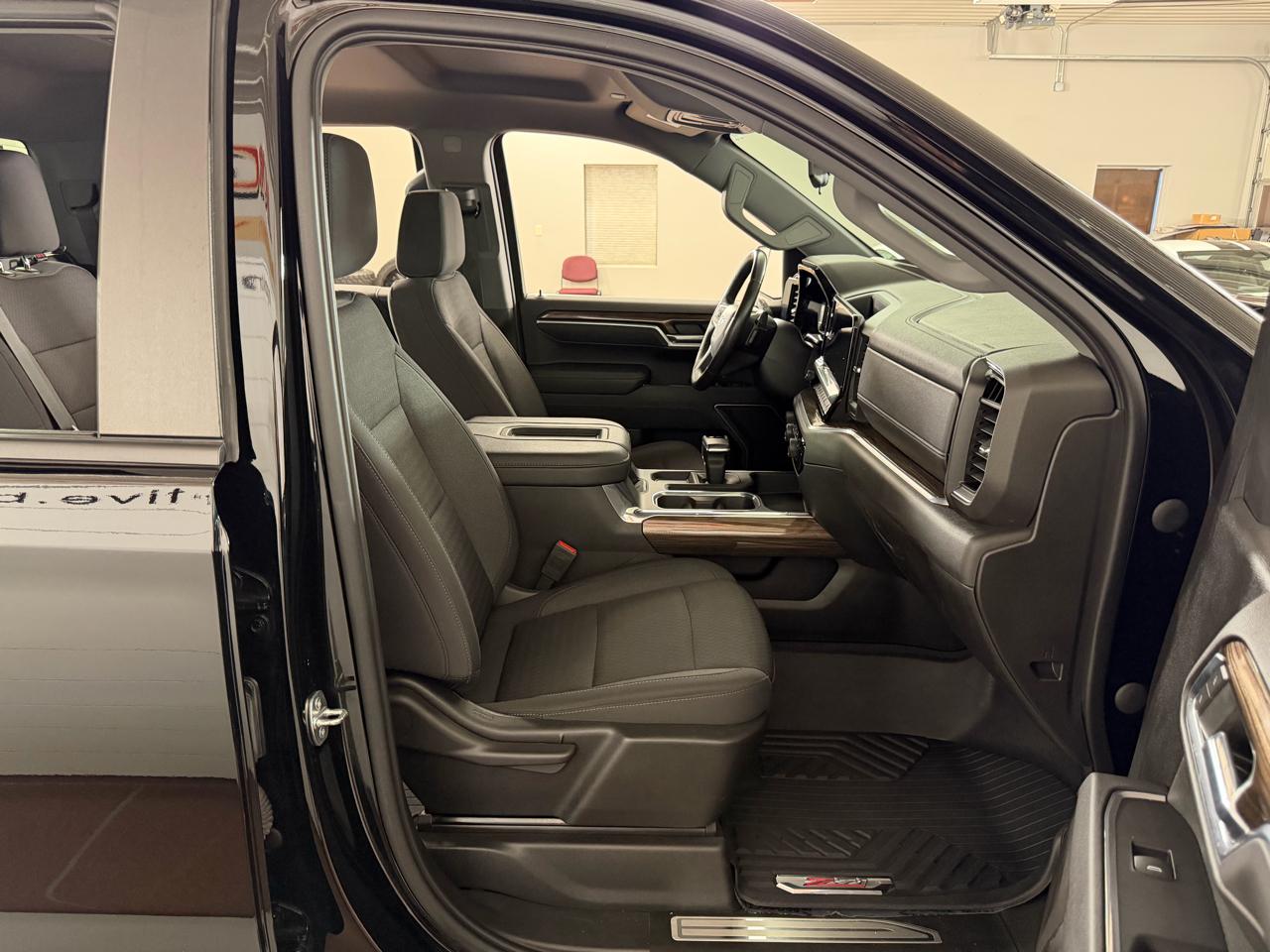 Chevrolet Silverado 1500 RST Crew Cab Long Box 4WD 2022