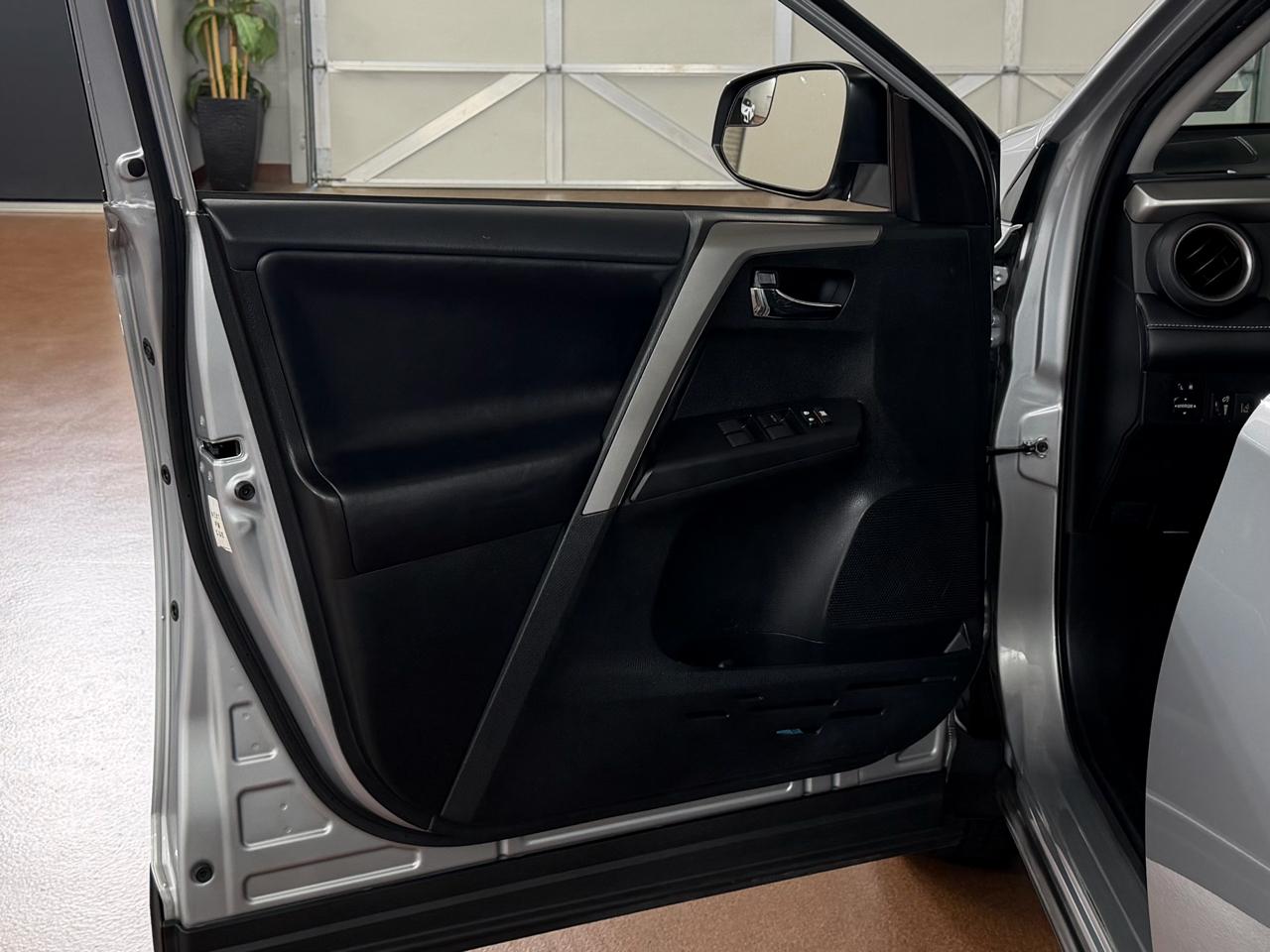 Toyota RAV4 XLE AWD 2018