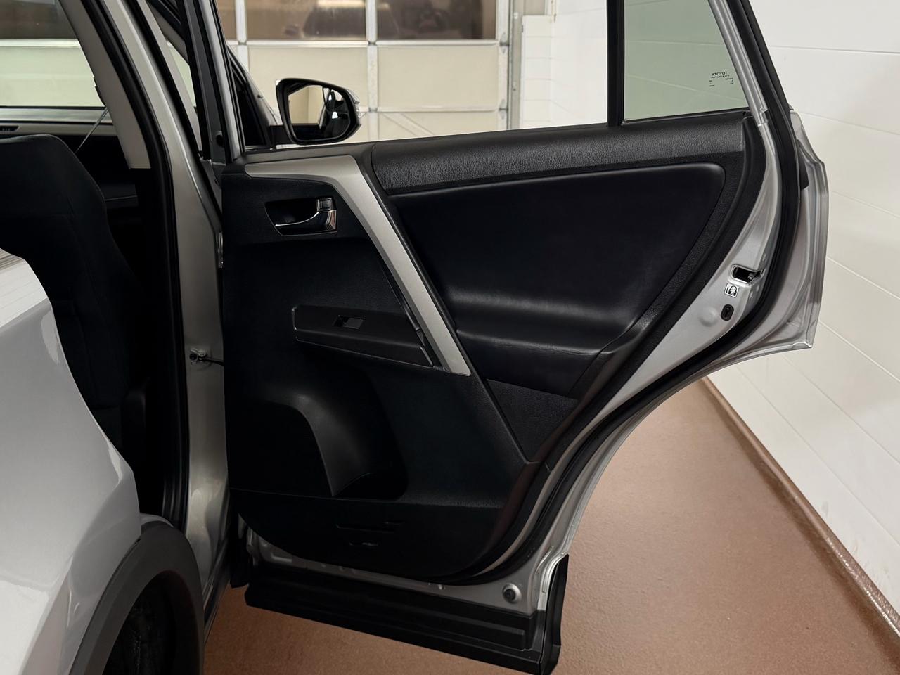 Toyota RAV4 XLE AWD 2018