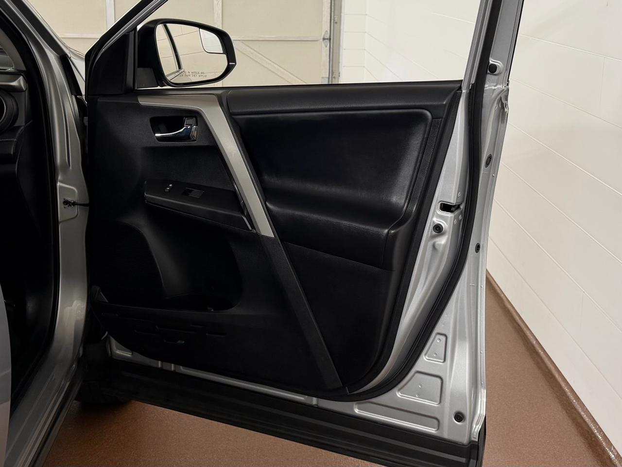 Toyota RAV4 XLE AWD 2018