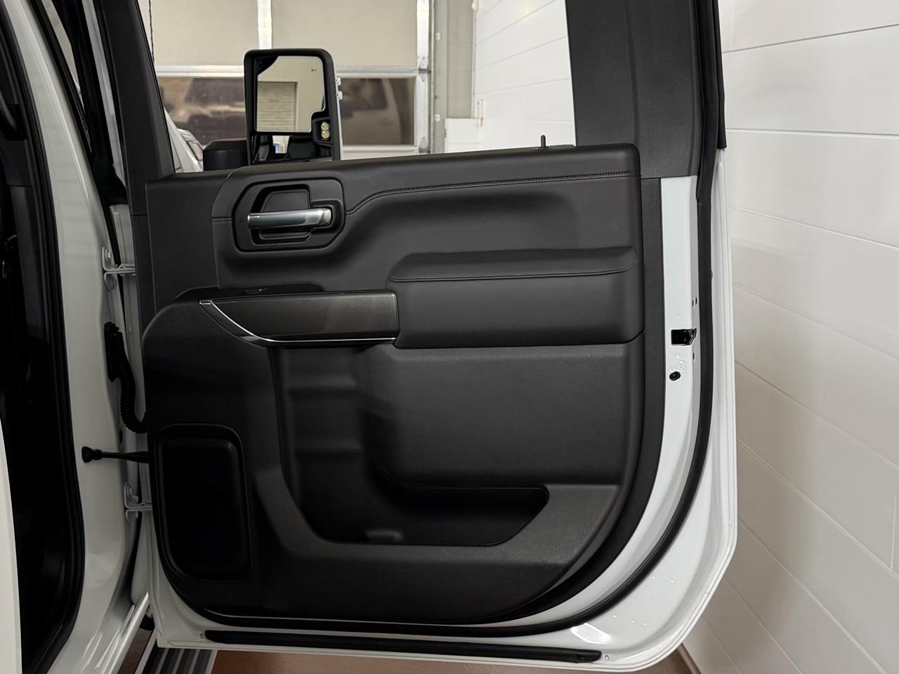 GMC Sierra 2500HD AT4 Crew Cab 4WD 2023