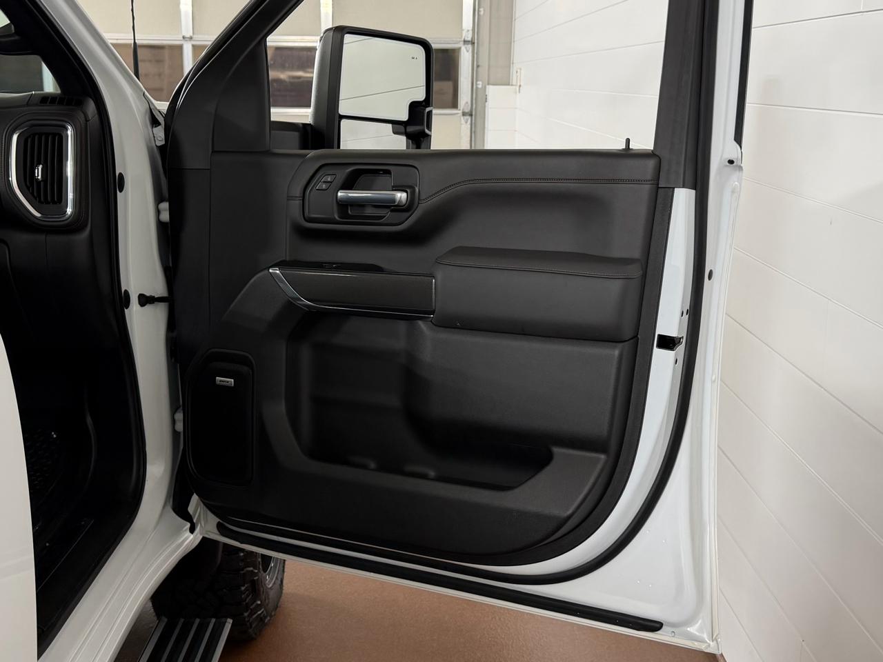 GMC Sierra 2500HD AT4 Crew Cab 4WD 2023
