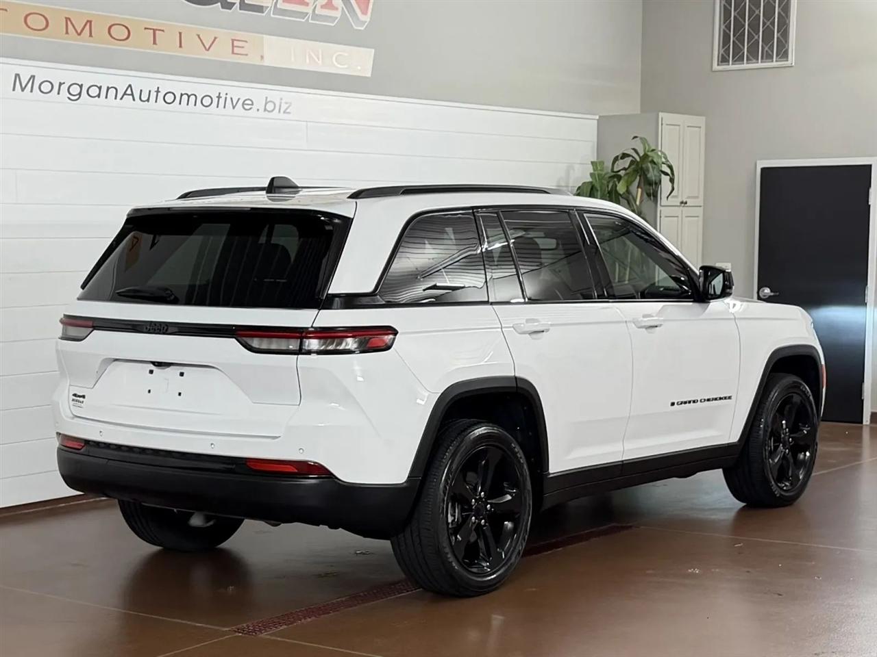Jeep Grand Cherokee Laredo 4WD 2023